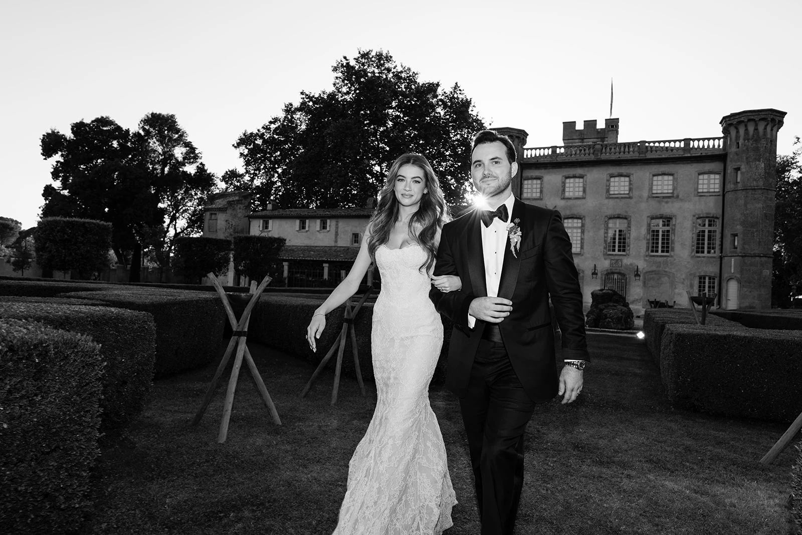 Portrait en noir et blanc des mariés à Villa Baulieu en Provence