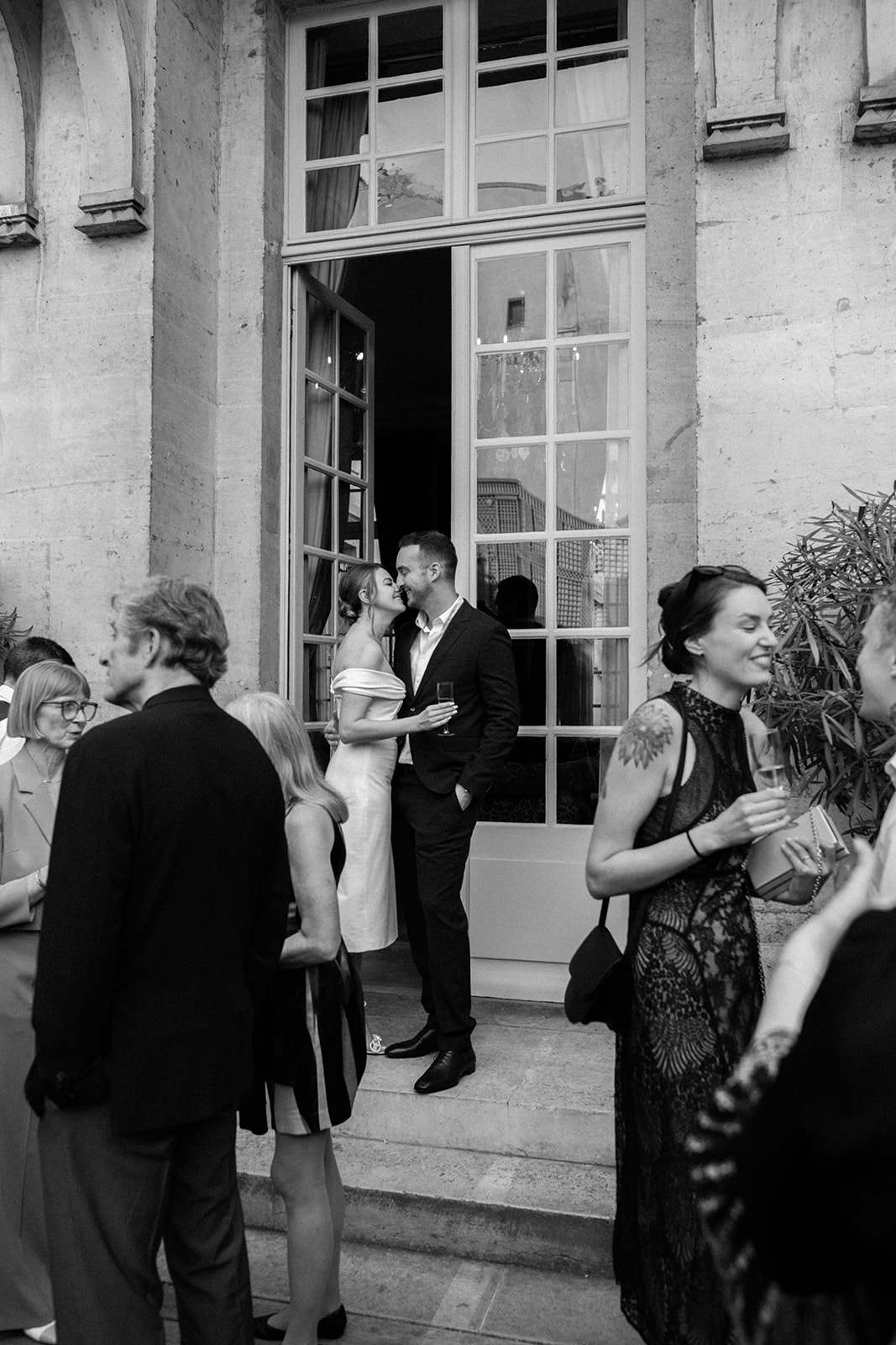 Black and white candid portrait of a couple at their Paris welcome dinner