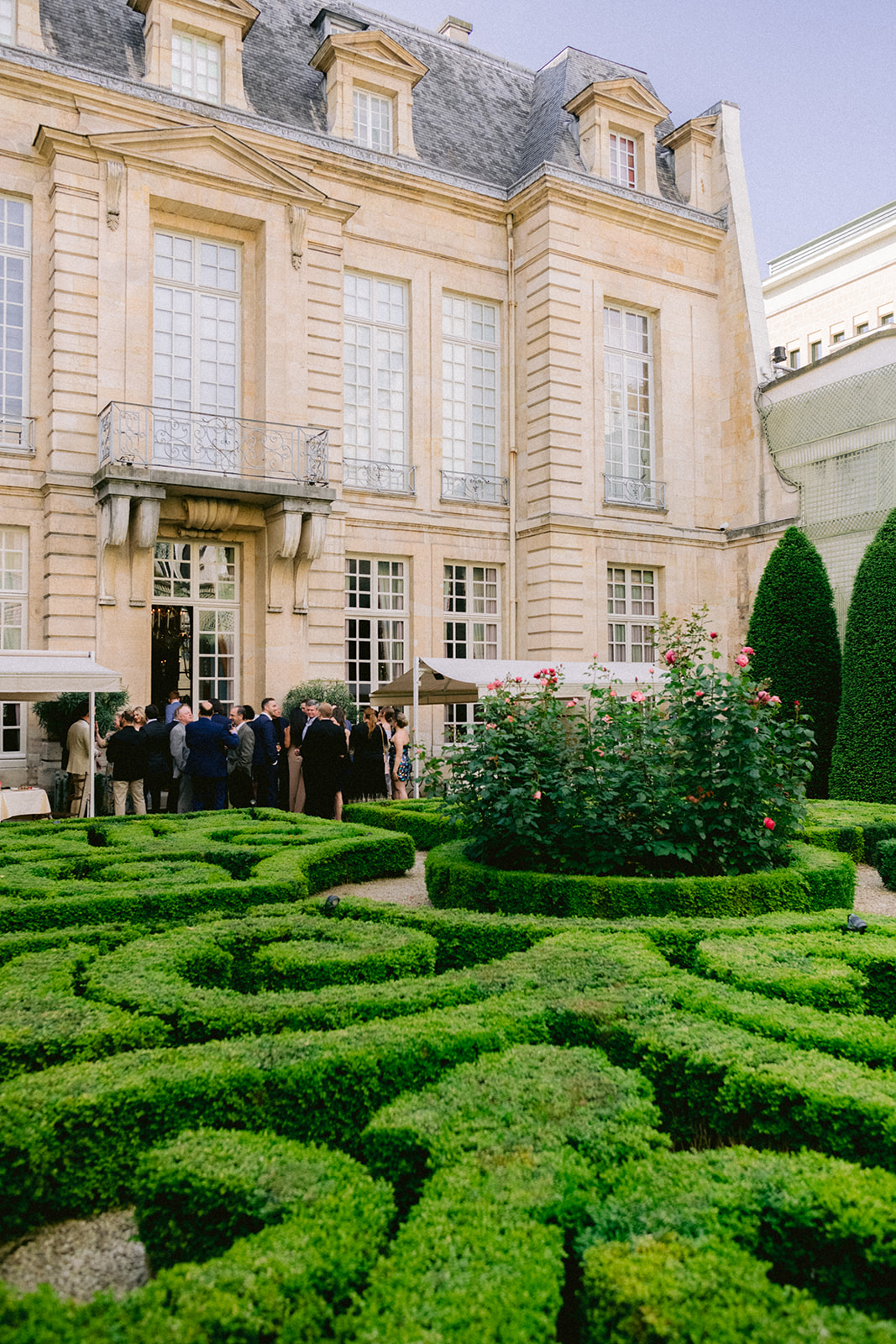 Wedding welcome dinner in a private Paris garden
