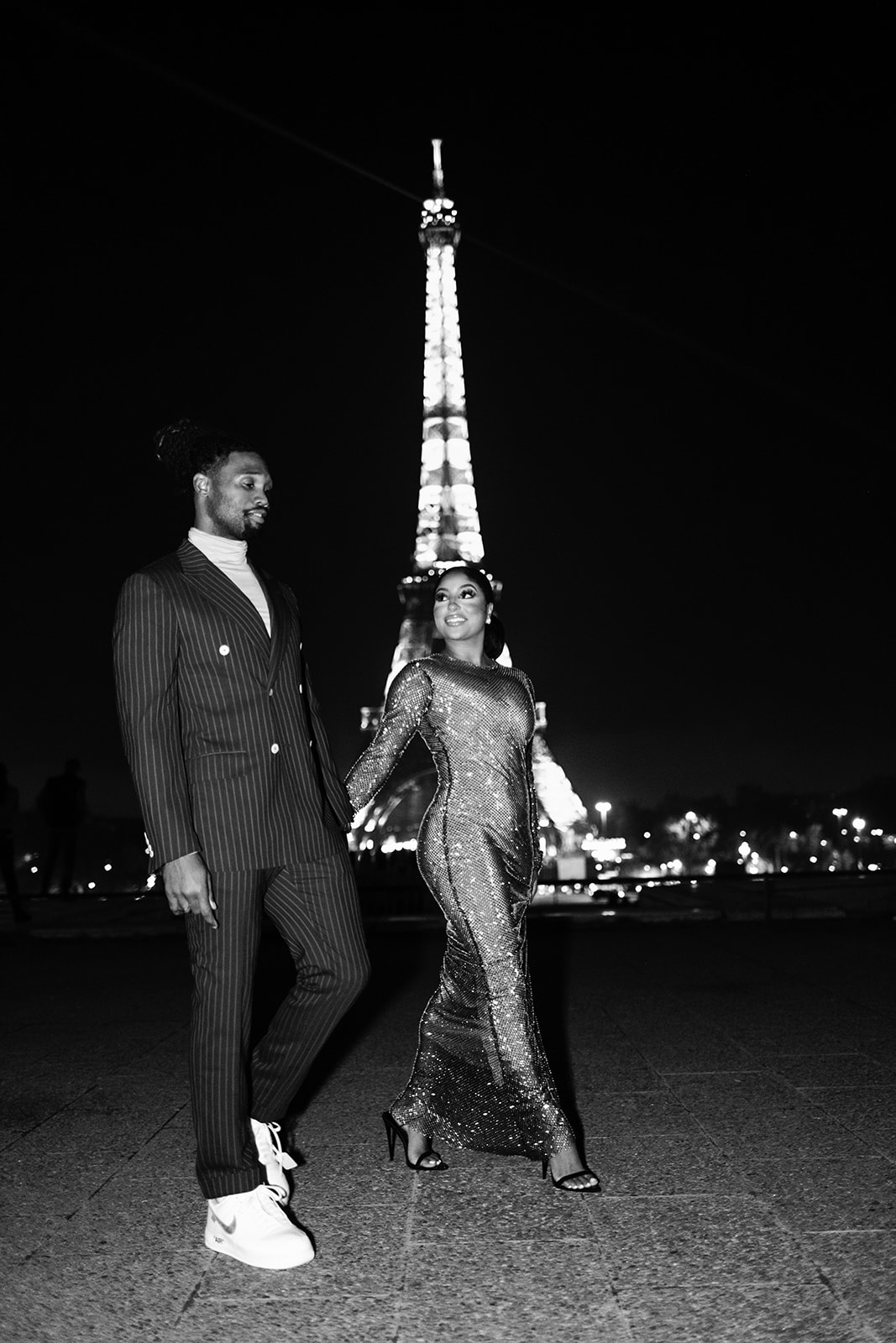 Candice Craig and Omar Bolden walking together during a Paris night couple session
