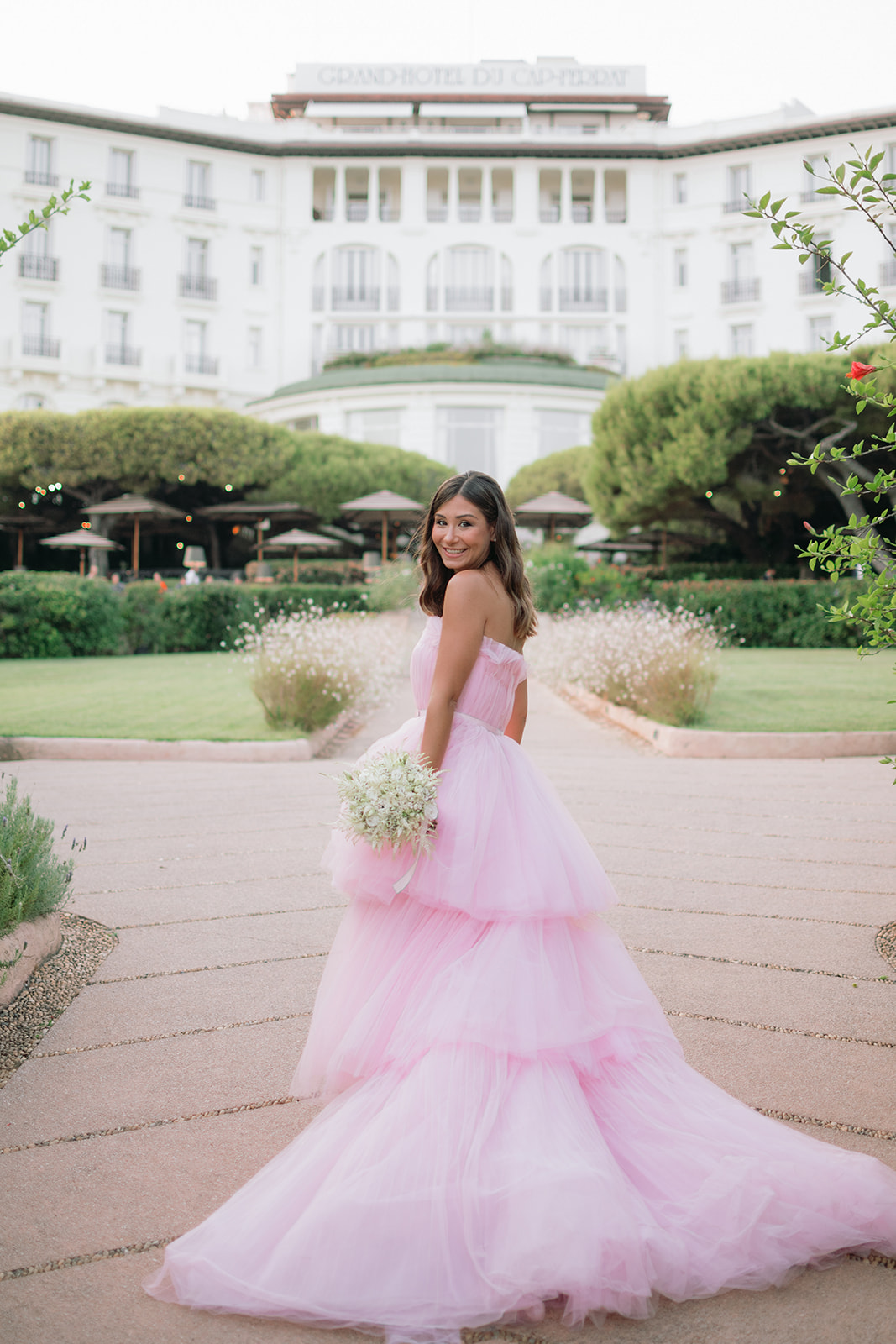 Bride in a pink gown photographed in front of Grand-Hôtel du Cap-Ferrat