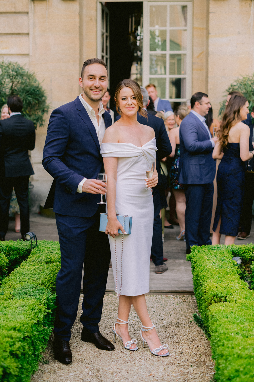 Portrait du couple pendant le d&icirc;ner de bienvenue pr&eacute;c&eacute;dant le mariage au Ritz Paris