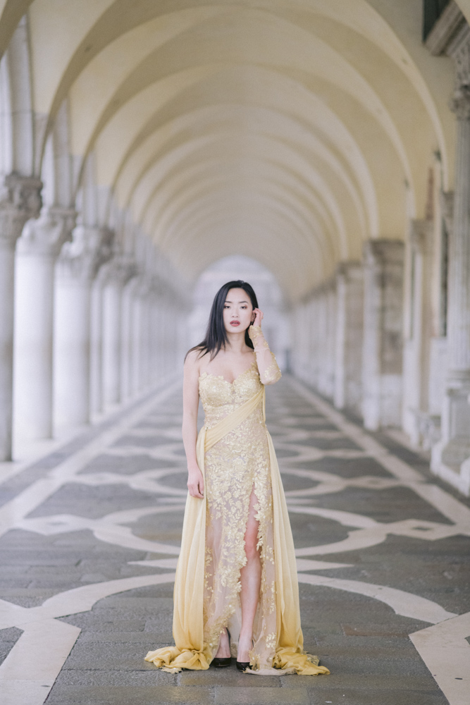  a bride poses on place san marco in venice