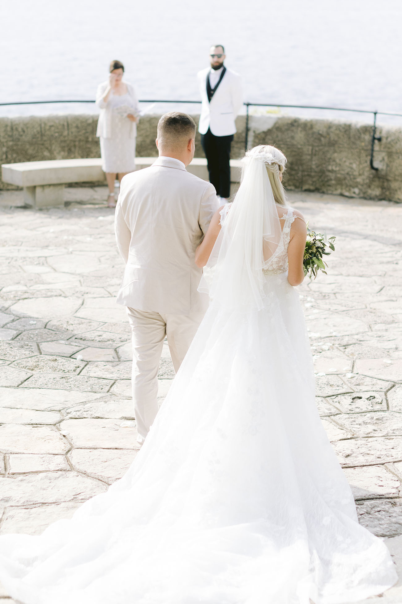 la mariée voit pour la première fois son mari lors de la cérémonie