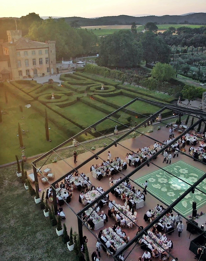 Aerial view of an outdoor wedding dinner at Villa Baulieu
