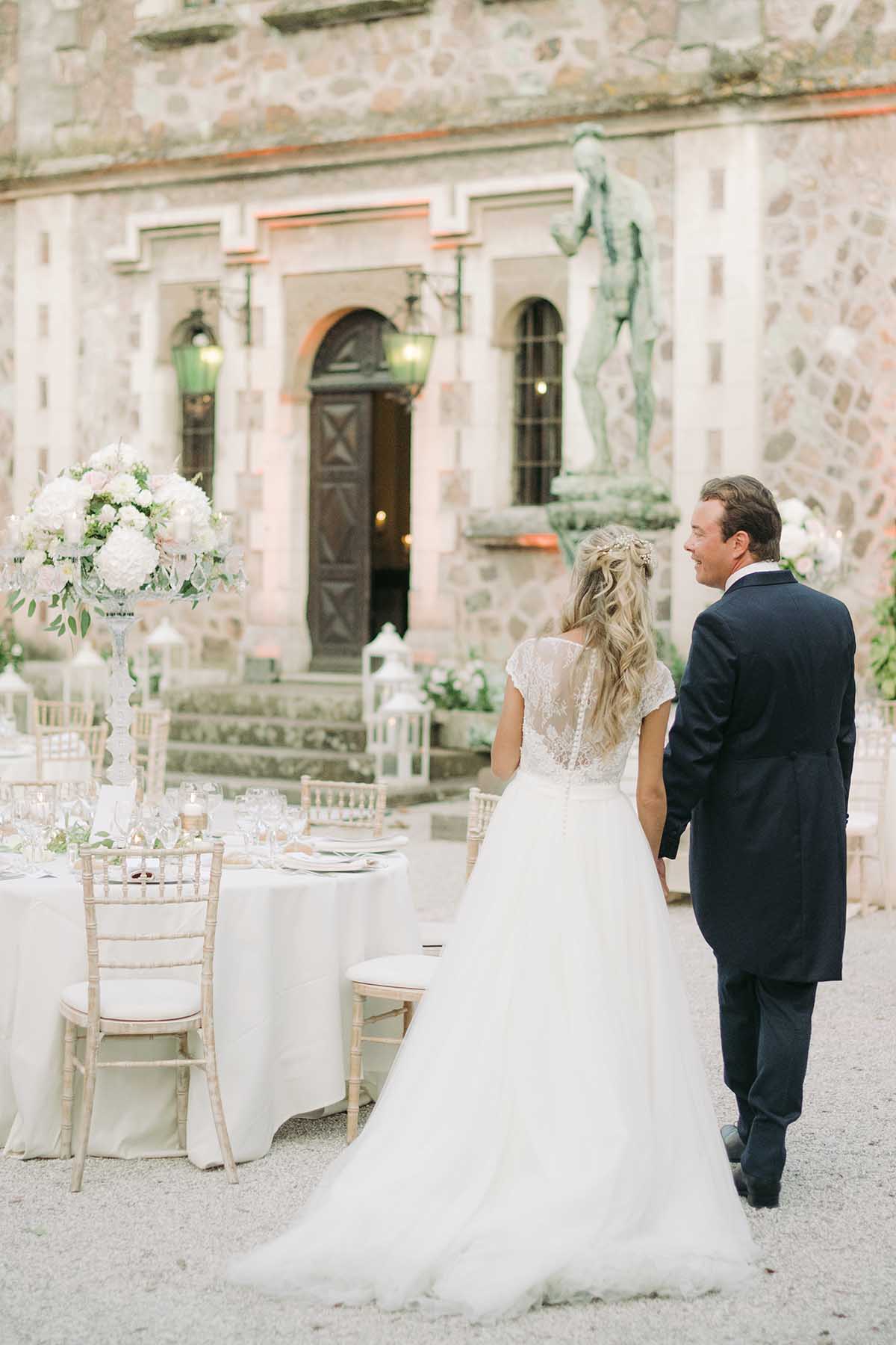 Les mariés découvrent leur décoration de mariage