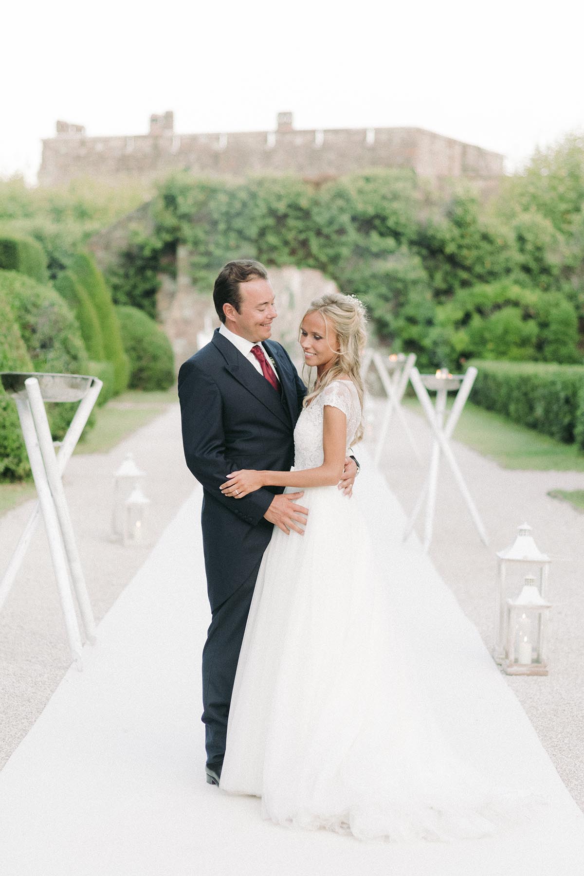 le couple vit un moment incroyable dans la belle allée du chateau la napoule