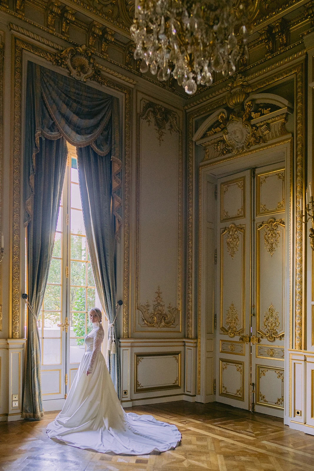 Bride smiling during her intimate wedding inside a Shangri-La Paris salon