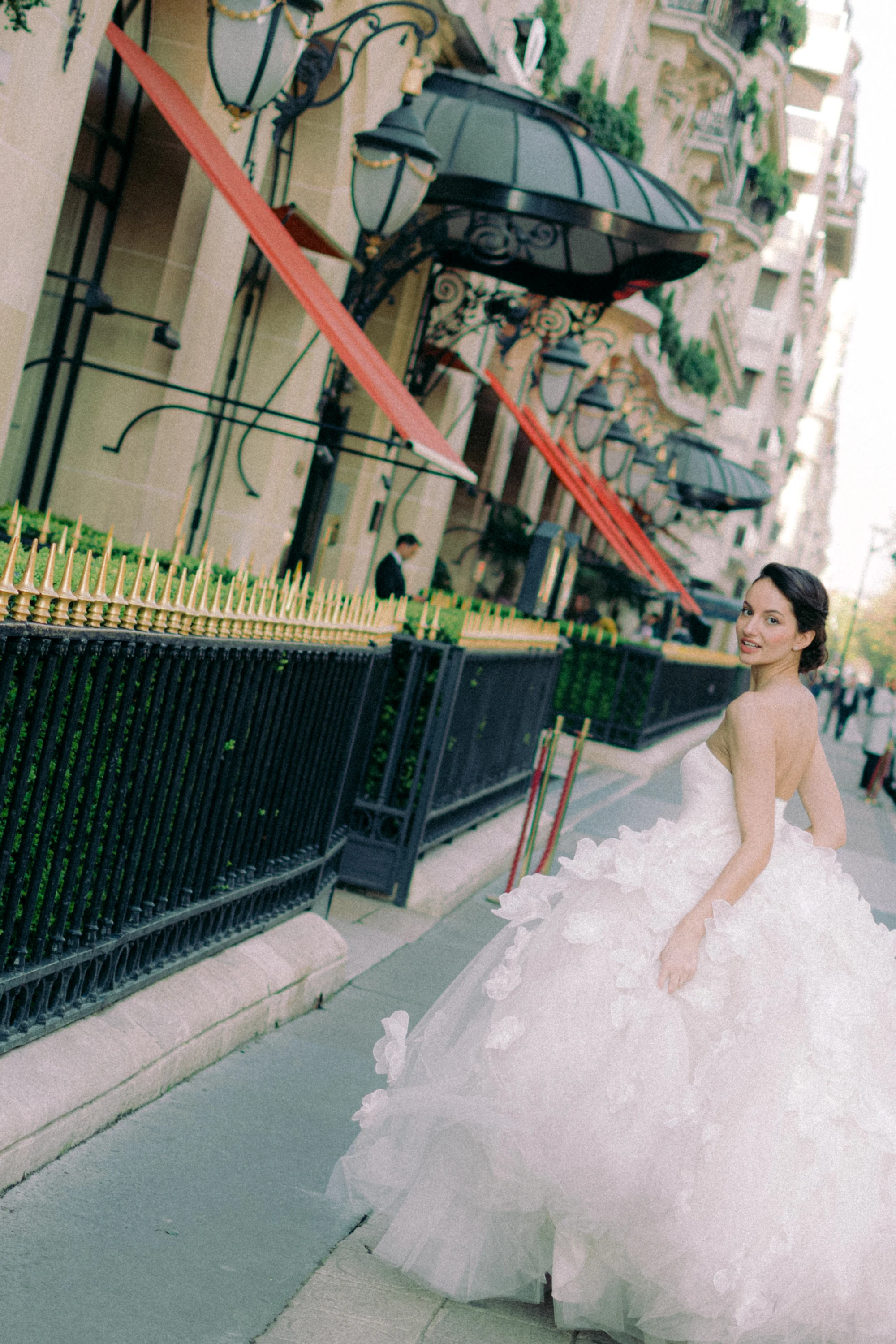 Disposition floral avec un bague de mariage