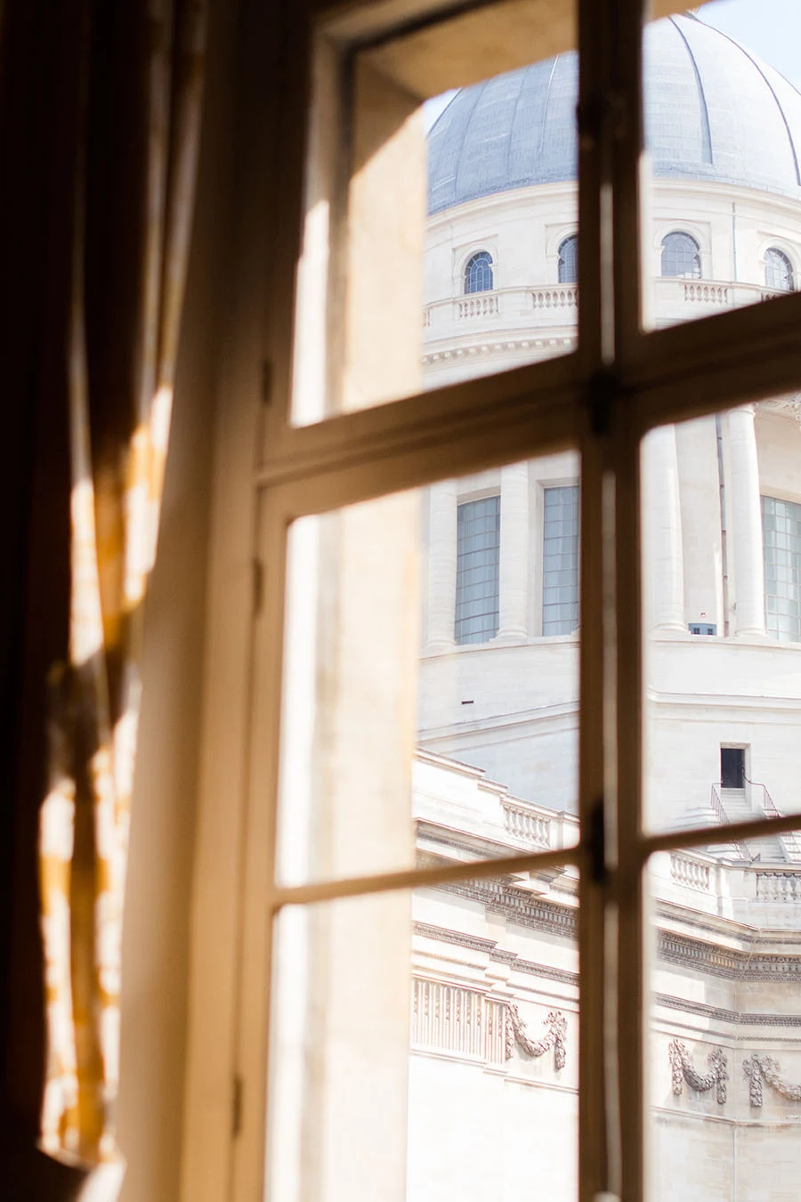 Vue du Panthéon depuis une fenêtre de la mairie de Paris 5