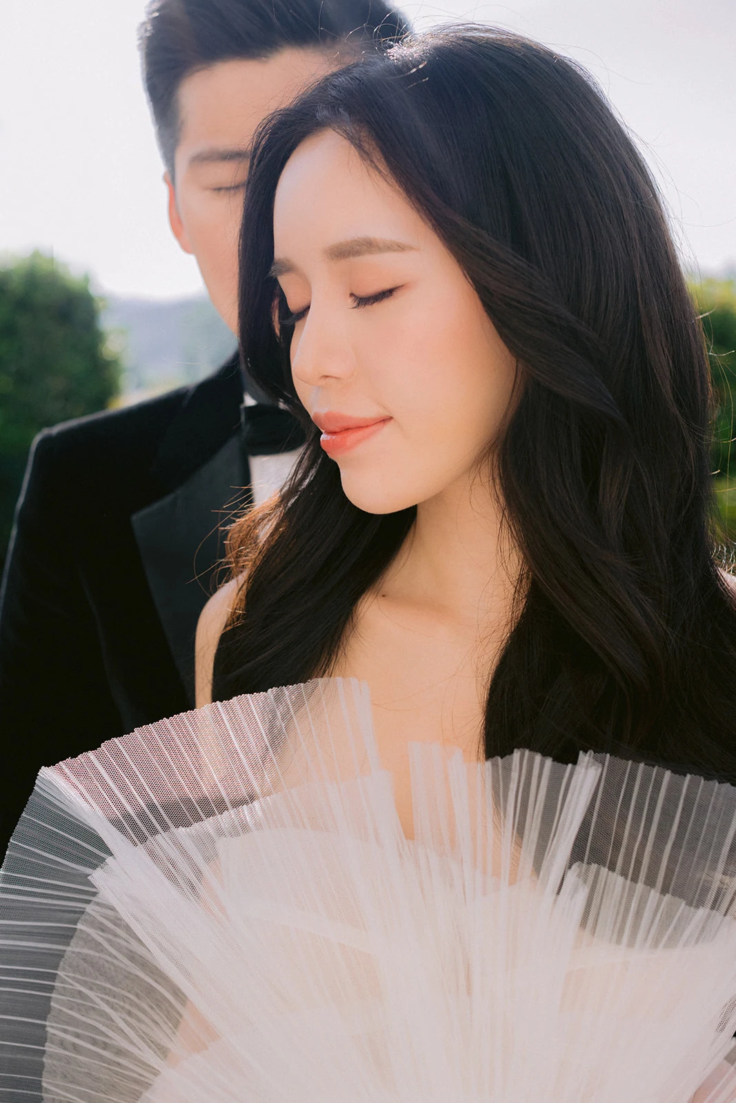 Elegant pre-wedding couple session on the terrace of Shangri-La Paris