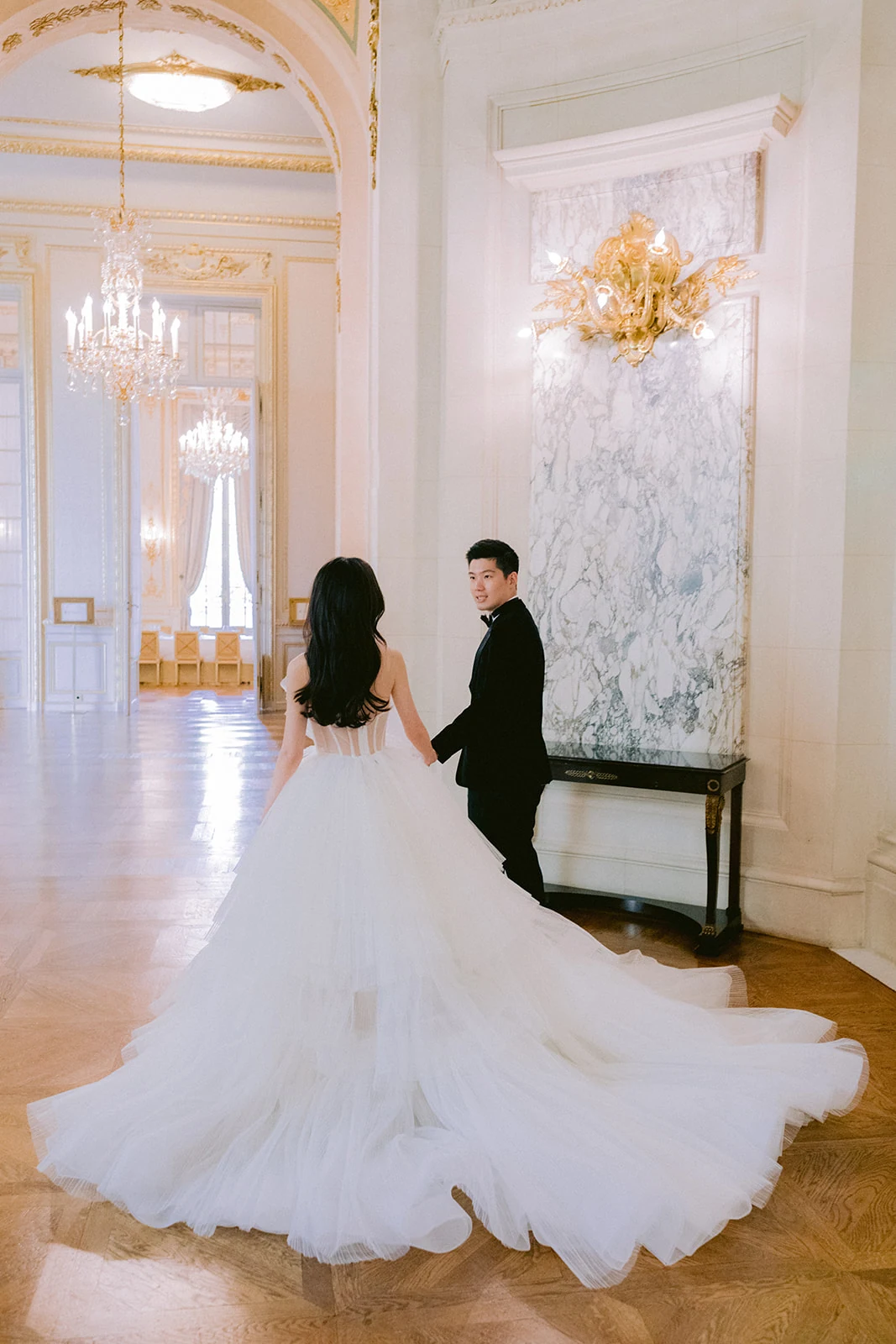 Bride in an elegant wedding dress inside Shangri-La Paris