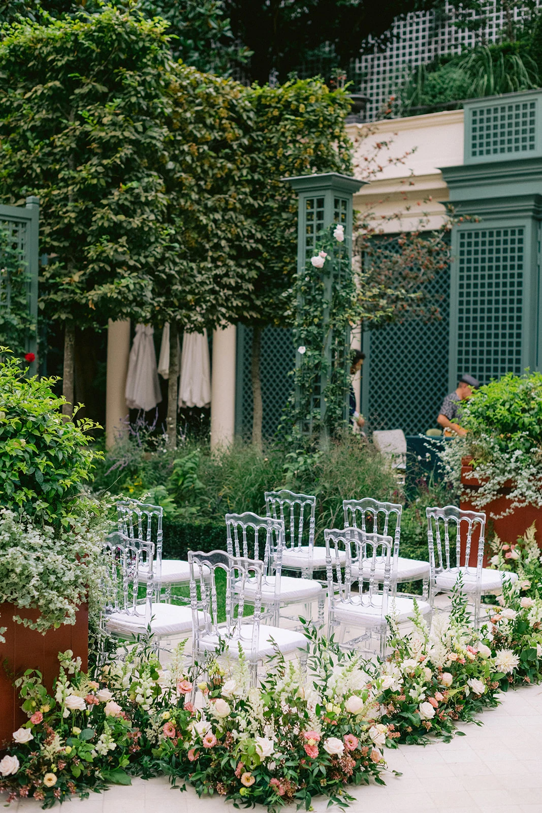 Intimate wedding ceremony at Le Bristol Paris
