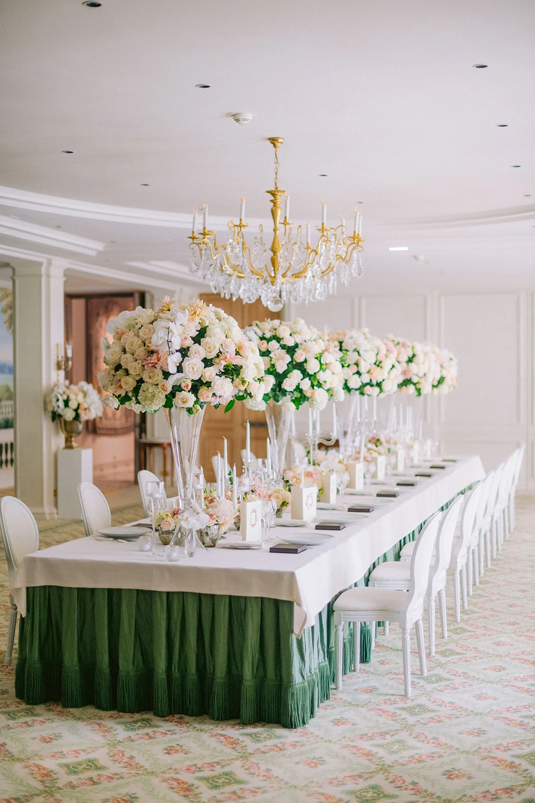 Elegant wedding dinner and table design at Le Bristol Paris
